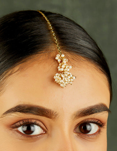 Jhoomer Pearl Maangtikka